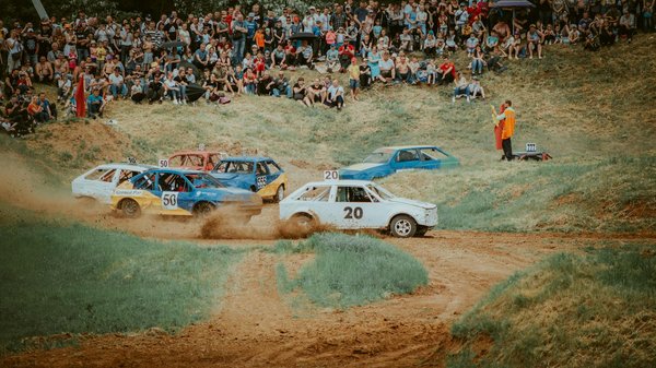 Les règles du carton jaune à travers les différentes ligues de football